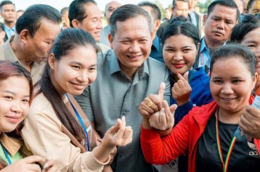 សម្ដេចធិបតីហ៊ុនម៉ាណែតបានណែនាំឲ្យមន្ត្រីជំនាញនិងអាជ្ញាធរមូលដ្ឋានរួម គ្នាដោះស្រាយរាល់បញ្ហារបស់ប្រជាព លរដ្ឋនិងកម្មករ,និយោជិតឲ្យបានឆាប់ រហ័សប្រកបដោយតម្លាភាព