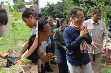 រដ្ឋមន្ត្រីក្រសួងបរិស្ថានជំរុញឲ្យប្រជាស ហគមន៍ដាំដើមឈើដើម្បីបង្កើនប្រាក់ចំ ណូល