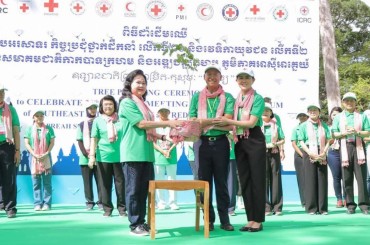 សម្ដេចកិត្តិព្រឹទ្ធបណ្ឌិត ប៊ុន រ៉ានី ហ៊ុនសែន អំពាវនាវឱ្យប្រជាពលរដ្ឋ ចូលរួមការពារព្រៃឈើ និងបន្តដាំដើមឈើ