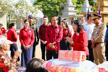 កាកបាទក្រហមកម្ពុជា ផ្តល់អំណោយមនុស្សធម៌ ជូនប្រជាពលរដ្ឋរងគ្រោះដោយជំនន់ទឹកភ្លៀងចំនួន ២.១០១គ្រួសារ នៅខណ្ឌដង្កោ រាជធានីភ្នំពេញ