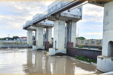 កម្ពស់ទឹកស្ទឹងព្រែកត្នោតបន្តកើនឡើងជន់លិចផ្ទះប្រជាពលរដ្ឋជាង១០០ខ្នងនៅខណ្ឌដង្កោ