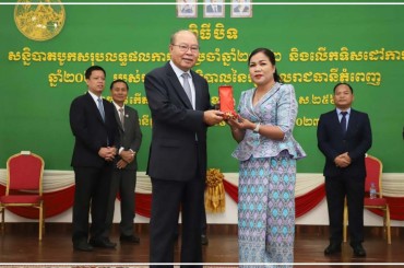 មន្ត្រីជាន់ខ្ពស់ក្នុងក្រសួងសុខាភិបាលអំពាវនាវឲ្យក្រុមគ្រូពេទ្យប្រកាន់ខ្ជាប់ក្រមសីលធម៌វិជ្ជាជីវ:ដើម្បីធ្វើយ៉ាងណាឲ្យប្រជាពលរដ្ឋពេញចិត្តពេញថ្លើមនឹងសេវា កម្មរបស់វិស័យសុខាភិបាល